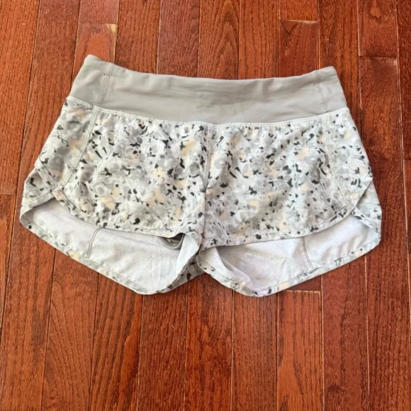 Bundle of (7) lululemon Speed Up Women's Shorts - Size 4 - Picture 6 of 8